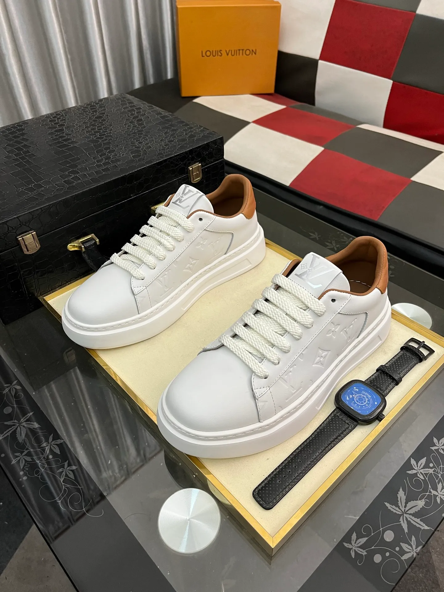 Men's shoes 💰480⌚️⌚️【LOUlS VUlTTON】Louis Vuitton～unique modern sneakers. LV counter purchasing 🏃casual shoes😍😍 Men's 2025 counters are on sale at the same time. The original brand imported from Italy selects first-layer soft cowhide. ➕Special material 🐑Sheepskin lining Size: 38-442⃣️Colors available